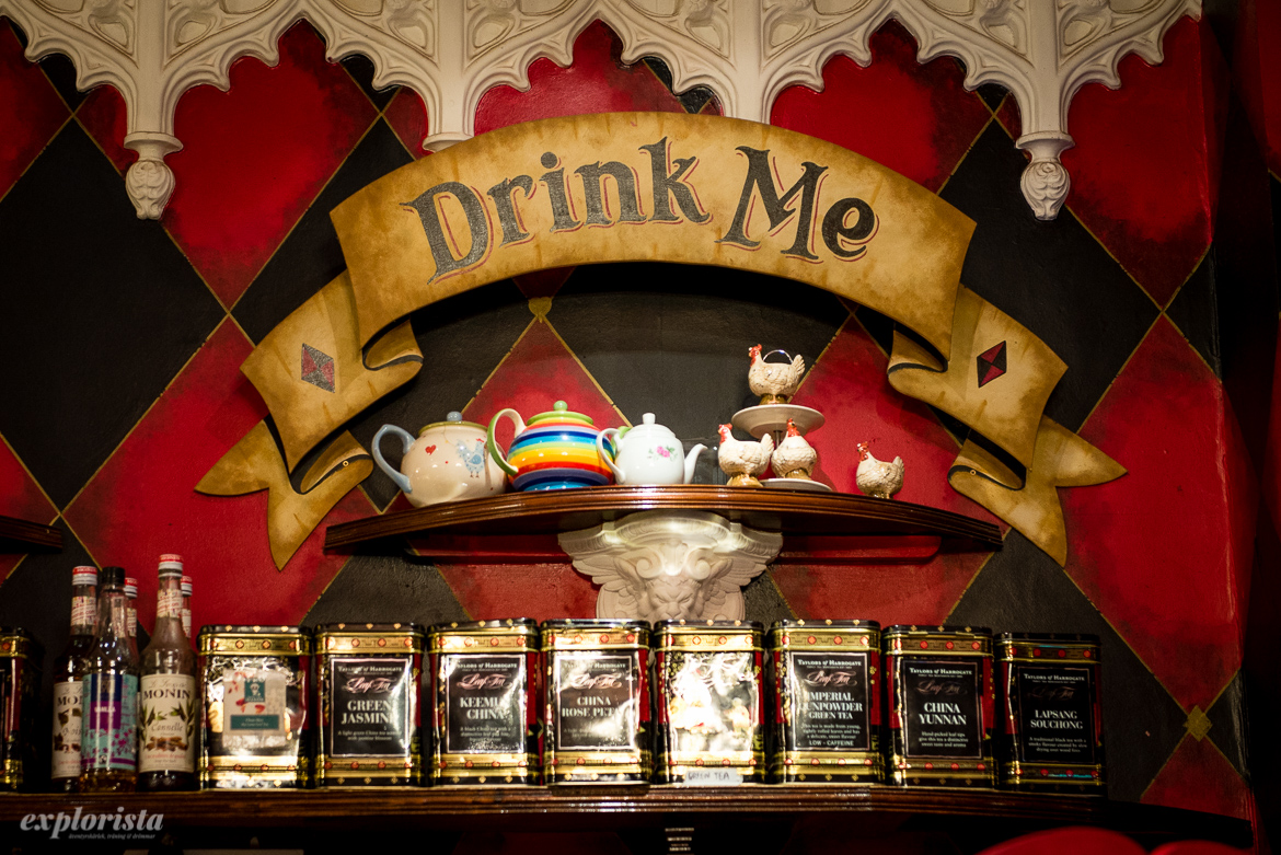 drink me-skylt tearoom