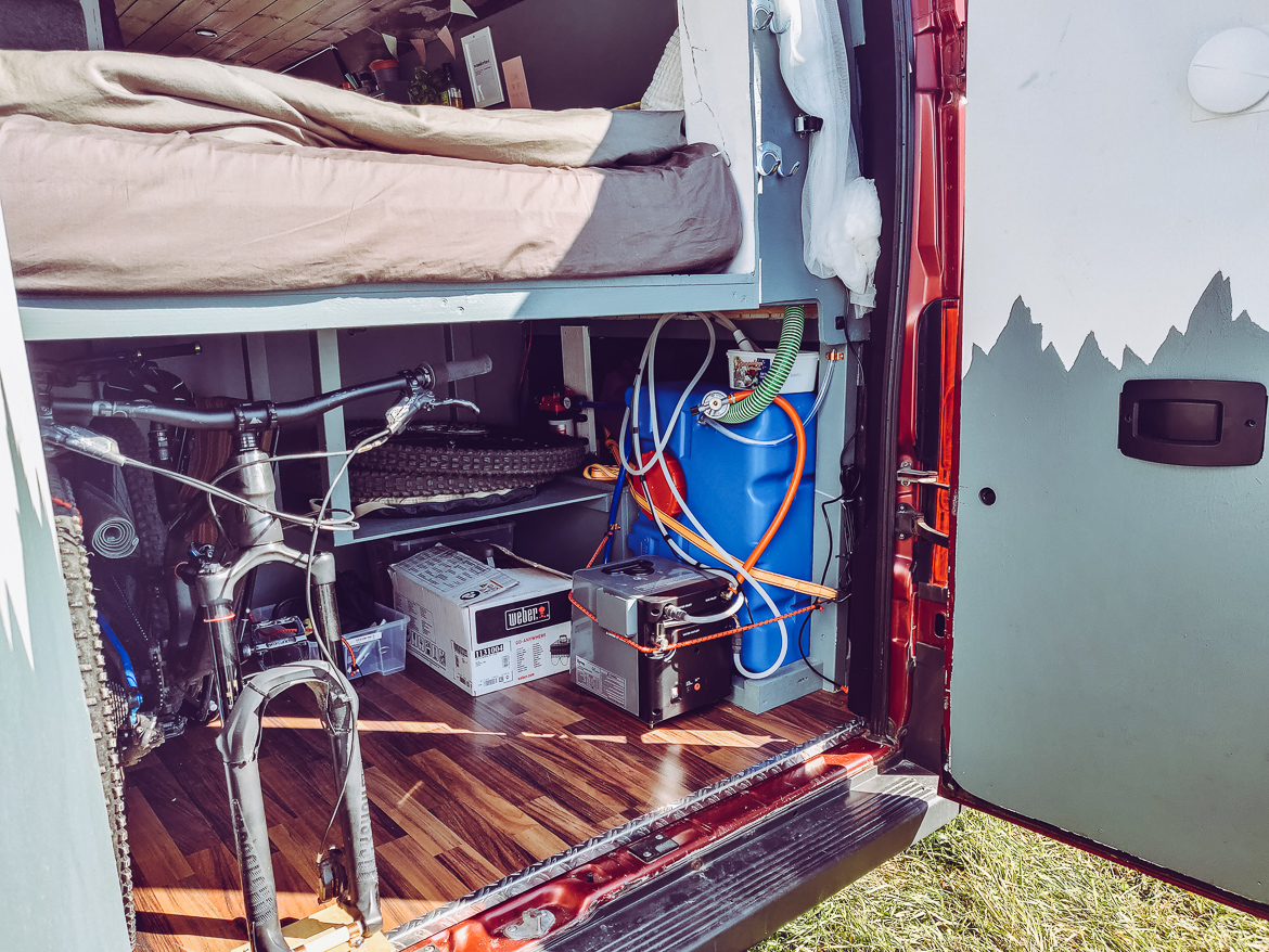 Campervan med garaget och plats för mountainbikes och cyklar - Explorista - Peugeot Boxer 2014 L4H2
