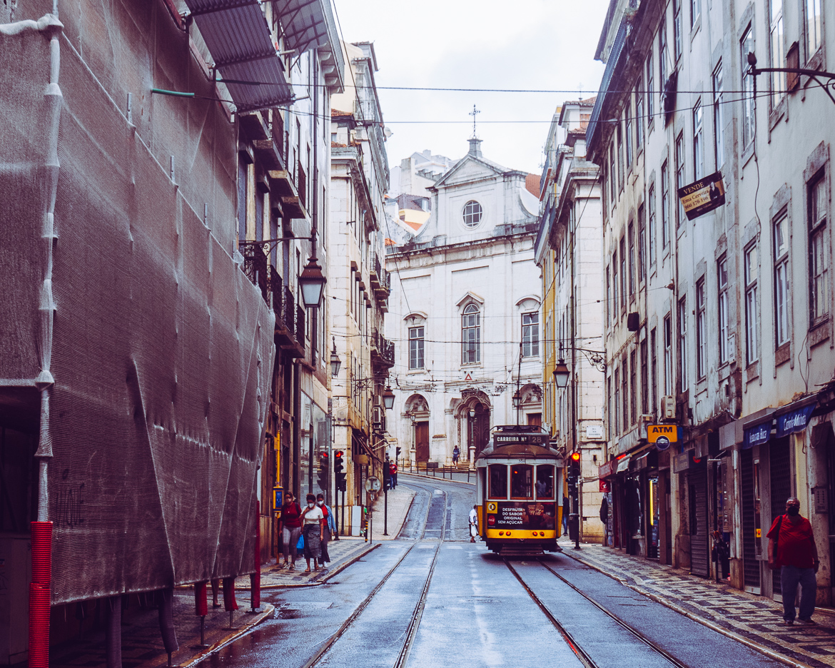 Lissabon gator spårvagn gul