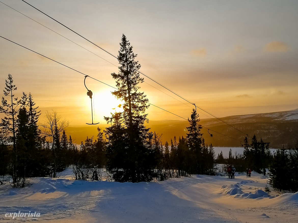 motljus - utsikt över lofssjön i lofsdalen vinter