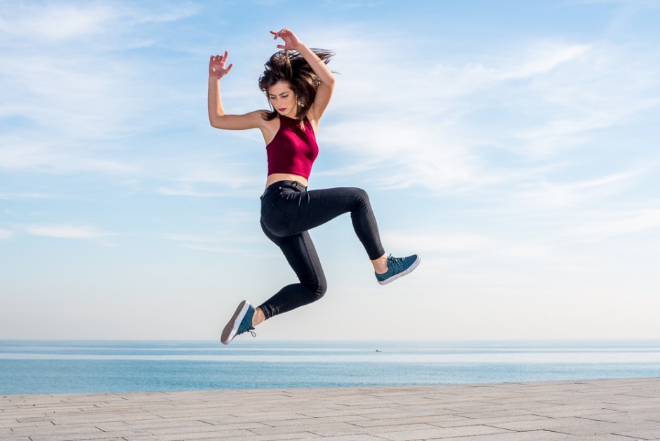 streetdance woman jump