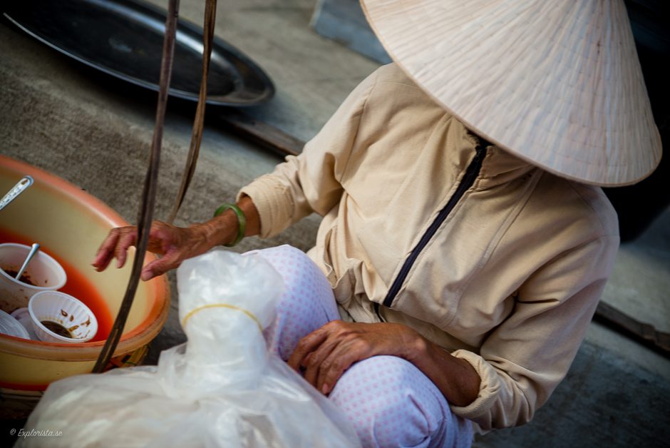 vietnamesisk kvinna med hatt