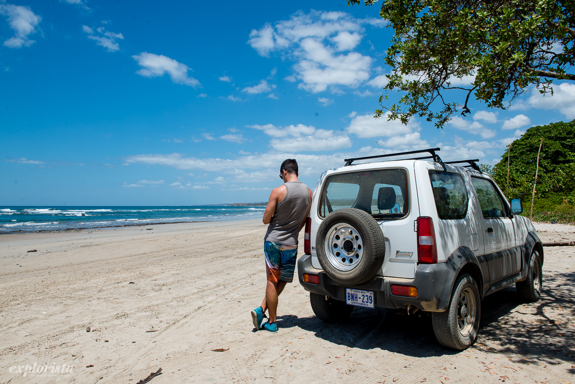 jeep på strand i costa rica
