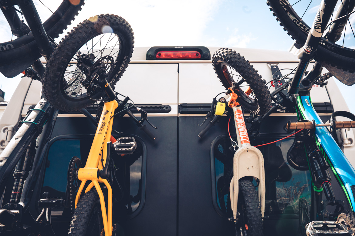 cykelställ/cykelhållare för fyra cyklar på campervan eller plåtis