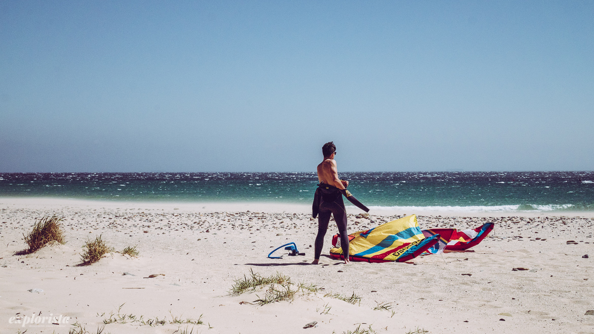 Kitesurfer på stranden