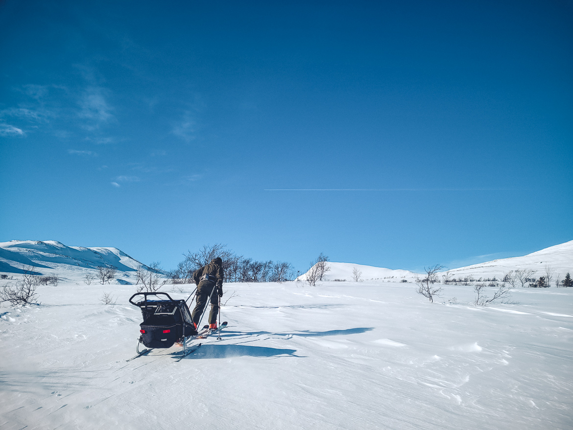 Thule Chariot Sport 2 med skidor för topptur